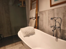  Propriété d’exception de 28 ha avec étang, gîtes et installation equestre privée à CEYROUX (23) 766500€ FAI
