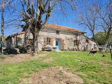  Maison en pierre 145m2 avec jardin (5000 m2) LESTERPS 109 000€ FAI