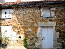 Maison de village 185 m2 avec jardin CHERVES CHATELARS (16) 154500 € FAI