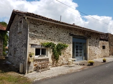 Maison à vendre 4 pièces CHERVES CHATELARS (16)