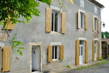 Maison de village 185 m2 avec jardin CHERVES CHATELARS (16) 154500 € FAI