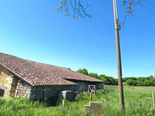  Fermette en pierre 450 m2 avec 3 ha MAREUIL (24)  124 700€ FAI