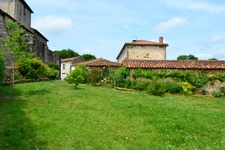Maison de village 185 m2 avec jardin CHERVES CHATELARS (16) 154500 € FAI