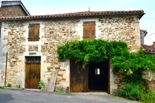 Maison de village 185 m2 avec jardin CHERVES CHATELARS (16) 154500 € FAI