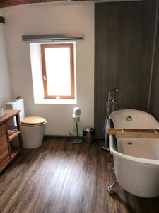  Propriété d’exception de 28 ha avec étang, gîtes et installation equestre privée à CEYROUX (23) 766500€ FAI