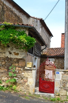 Maison de village 185 m2 avec jardin CHERVES CHATELARS (16) 154500 € FAI
