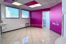 Bureaux climatisés 125 m² – Vitrine 10 mètres – Parkings – Proche Gare Sud / St Hélier