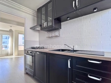 T3/T4 rénové 67 m² Bourg-L’Évêque Dernier étage, balcon S-O, cave, parking résident