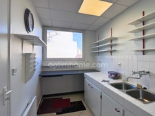 Bureaux climatisés 125 m² – Vitrine 10 mètres – Parkings – Proche Gare Sud / St Hélier