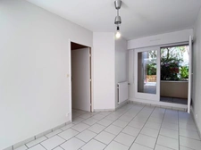 Grand T3 en rez-de-jardin avec terrasse et parking – Calme, lumineux, à 10 min du centre