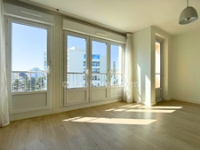 T3/T4 rénové 67 m² Bourg-L’Évêque Dernier étage, balcon S-O, cave, parking résident
