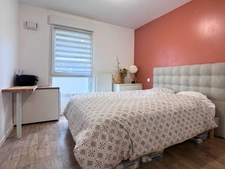 T3 traversant avec grand balcon & parking sécurisé – Quartier Sud–Gare, rue calme