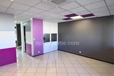 Bureaux climatisés 125 m² – Vitrine 10 mètres – Parkings – Proche Gare Sud / St Hélier