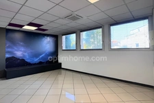 Bureaux climatisés 125 m² – Vitrine 10 mètres – Parkings – Proche Gare Sud / St Hélier