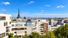 PARIS 15e – DERNIER ÉTAGE – DUPLEX 127 M² – TERRASSE 40 M² – VUE TOUR EIFFEL – BOX + PARKING