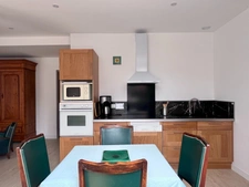 ARGELES GAZOST Appartement T3 traversant rénové avec grande terrasse, parking et cave