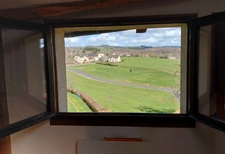 Grande maison rénovée avec atelier, terrasse panoramique et verger – 220 m² – Mourjou (Puycapel  cantal)