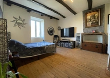 Corps de ferme en partie rénové avec piscine - surface totale couverte environ 500 m2