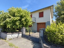 Maison familiale avec jardin et garage  Montsalvy (15120)
