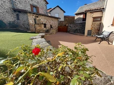 Maison de village de caractère avec 3 chambres terrasse et garage à St Constant - Fournoulès