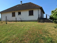 Large family home of 174 m² with 4,160 m² of land – Near Maurs