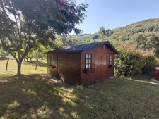 House on the edge of the lot with river access