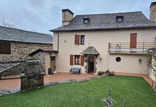 Maison de village de caractère avec 3 chambres terrasse et garage à St Constant - Fournoulès