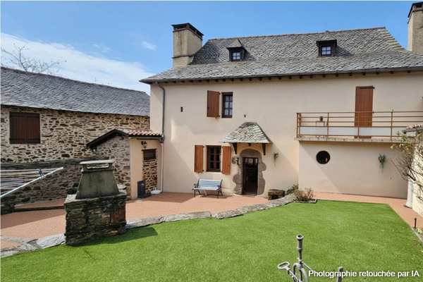 Maison de village de caractère avec 3 chambres terrasse et garage à St Constant - Fournoulès