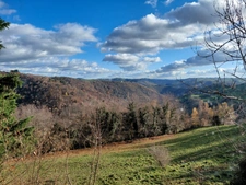 Exceptional property – Farmhouse on 35 hectares with commanding views over the Lot valley