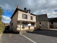 Grande maison rénovée avec atelier, terrasse panoramique et verger – 220 m² – Mourjou (Puycapel  cantal)