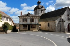 Grande maison rénovée avec atelier, terrasse panoramique et verger – 220 m² – Mourjou (Puycapel  cantal)
