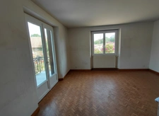 Large family home of 174 m² with 4,160 m² of land – Near Maurs