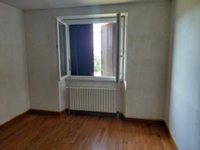 Large family home of 174 m² with 4,160 m² of land – Near Maurs