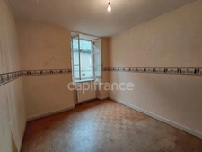 Maison spacieuse de 175 m2 au cœur du village de Montsalvy – Jardin non attenant possible