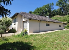 House on the edge of the lot with river access