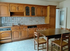 Maison spacieuse de 175 m2 au cœur du village de Montsalvy – Jardin non attenant possible