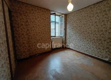 Maison spacieuse de 175 m2 au cœur du village de Montsalvy – Jardin non attenant possible