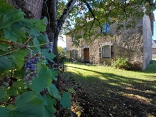 Maison de Maître du XVIIIe siècle avec dépendances et terrain – Puycapel (15)