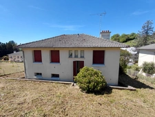 Maison familiale avec jardin et garage  Montsalvy (15120)