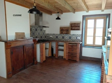 Grande maison rénovée avec atelier, terrasse panoramique et verger – 220 m² – Mourjou (Puycapel  cantal)