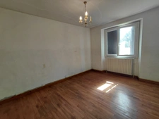 Large family home of 174 m² with 4,160 m² of land – Near Maurs