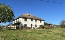 Large family home of 174 m² with 4,160 m² of land – Near Maurs