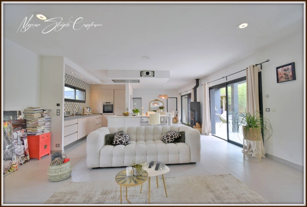 Maison atypique à vendre 5 pièces à ANGRESE(40) quartier calme.