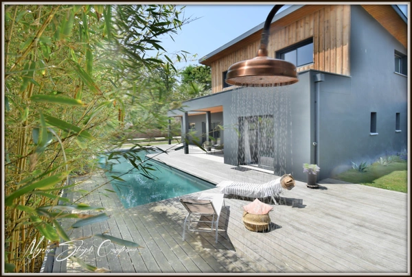 Maison atypique à vendre 5 pièces à ANGRESE(40) quartier calme.