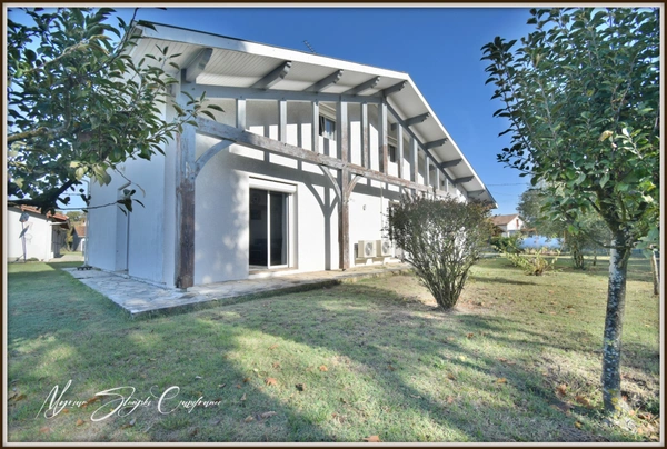 Maison Landaise à vendre 6 pièces de 155 m² MAGESCQ (40) avec piscine  et photovoltaïques.