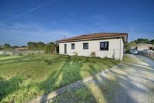 CONTEMPORARY single-storey VILLA for sale 5 rooms SOUSTONS (40) 130 m² near the lake.