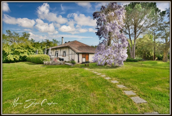 Maison Landaise de charme de 140 m² à vendre 6 pièces CASTETS (40) au calme avec piscine.