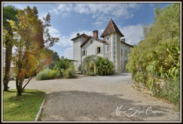MONT DE MARSAN(40), à vendre, propriété d'exception de 420 m² au calme avec dépendance.