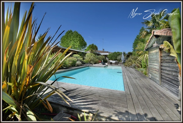 Maison à vendre  de 9 pièces  (40) de 220 m² avec dépendances, proche lac de Soustons