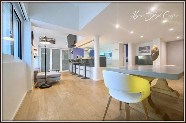 Appartement à vendre 4 pièces BIARRITZ (64) de 104,11 m² à la grande plage.
